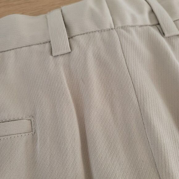 Tommy Bahama Mens Silk Khaki Colored Chino Shorts Size 38 Casual Vacation Pleat - Picture 3 of 10